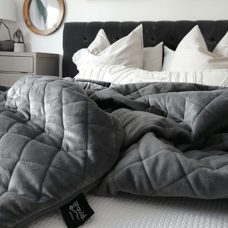 Night Owl Bundle - Size: TWIN 60x80 Weight: 15 lb Colours: Grey UltraPlush + Grey Breeze by Gravid